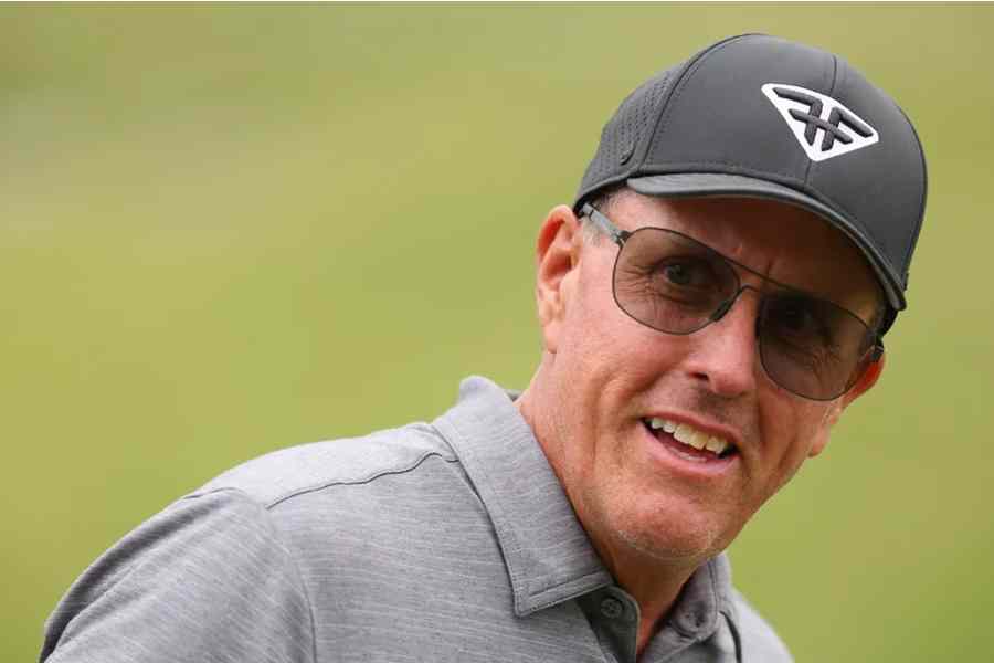 “Phil Mickelson Spared Embarrassment by Official Amidst Unprecedented ...