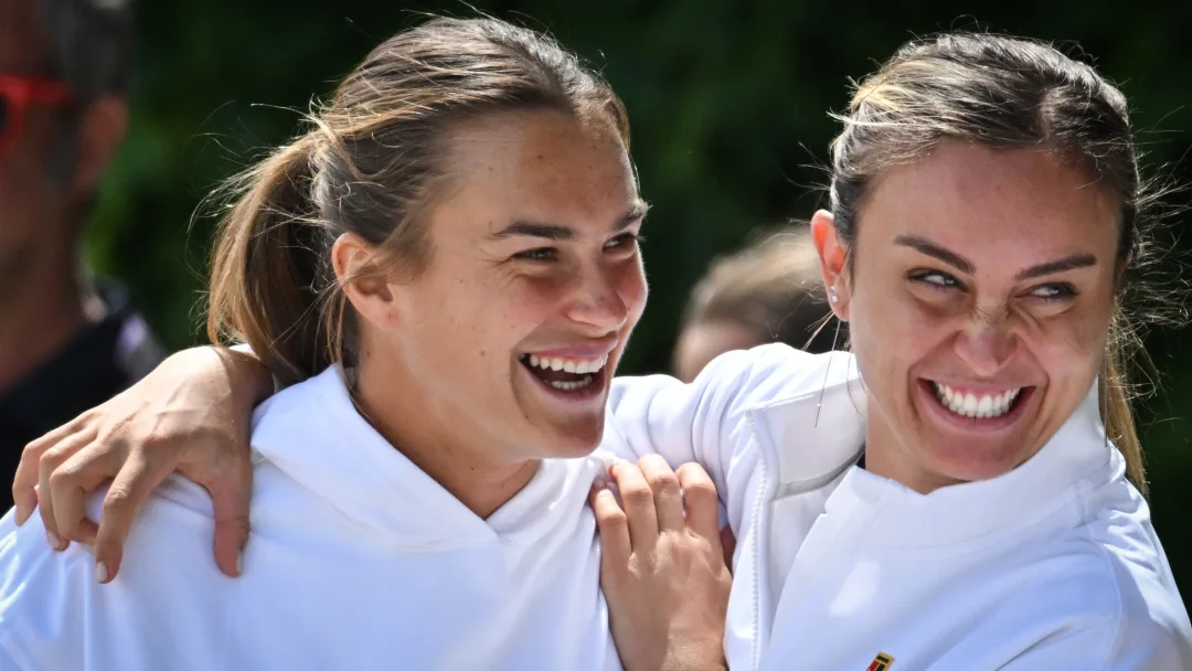 Aryna Sabalenka and Paula Badosa enjoy a joyful reunion. - eurosportplux