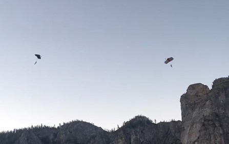 BASE-jumpers-illegally-take-to-Yosemites-El-Capitan-as-shutdown.jpg