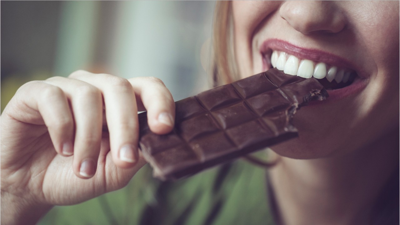 Does dark chocolate make us happy?