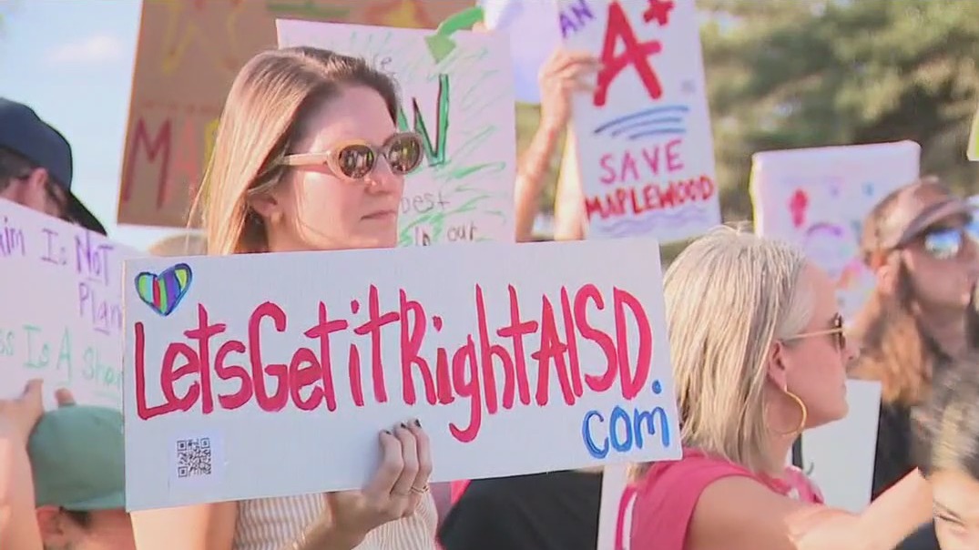 Parents protest AISD consolidation plan