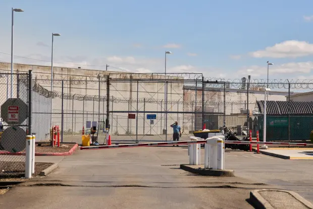 Feeling-hopeless-in-custody-many-immigrants-drop-claims-to-remain.jpg