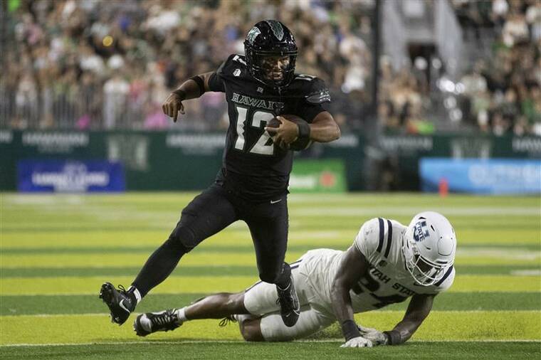 GEORGE F. LEE / GLEE@STARADVERTISER.COM
Hawaii quarterback Micah Alejado threw three touchdown passes in the first half against Utah State tonight at Ching Complex.